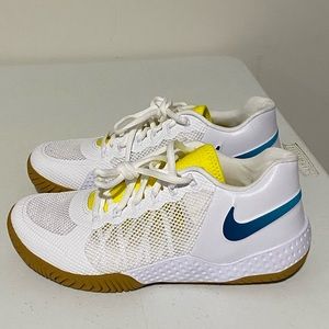 Nike court flare 2 women’s size 7.5 US